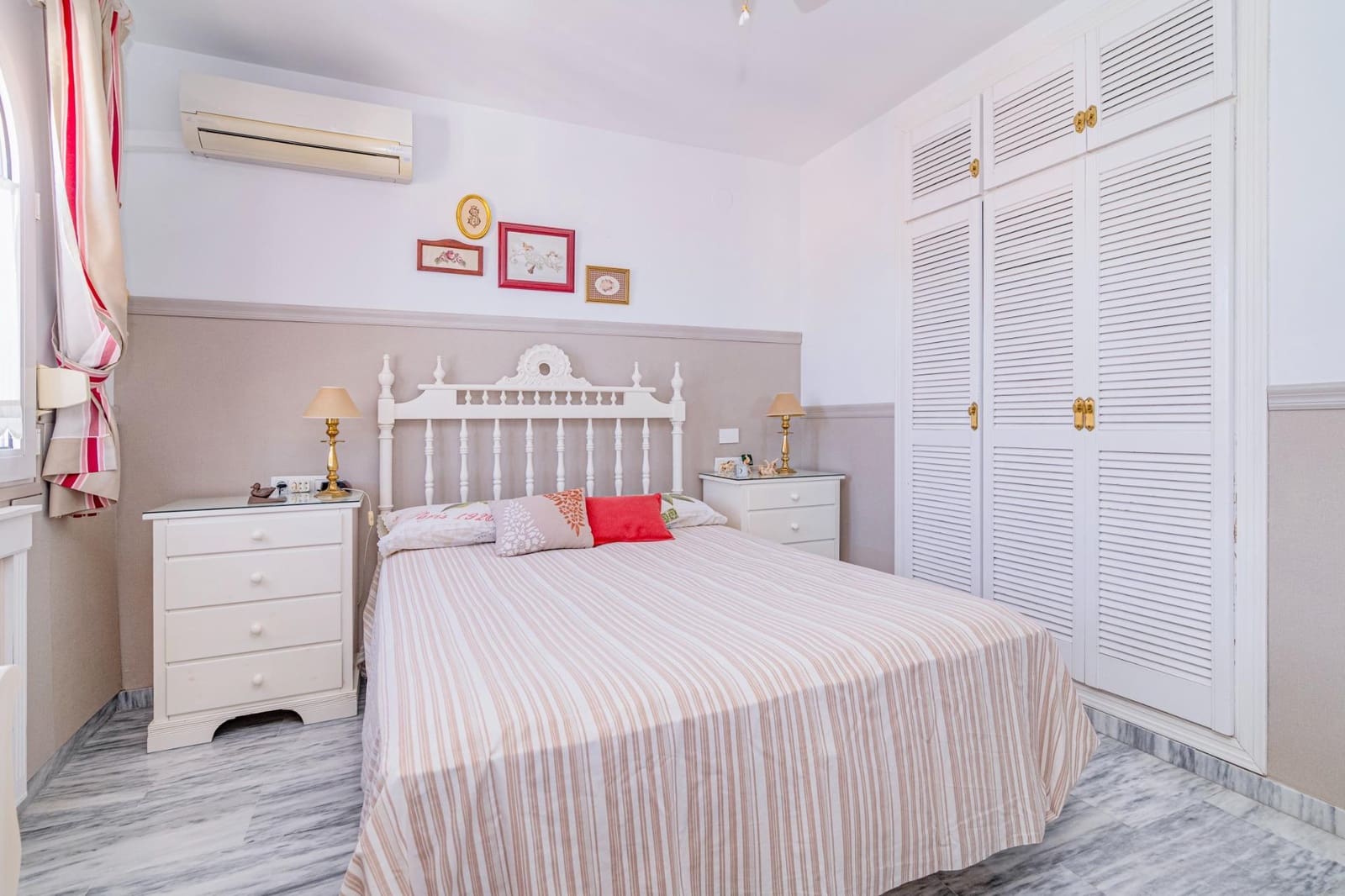 5 bedroom Semi-detached Villa for sale in Jun with pool garage - € 279,900 (Ref: 9814496)