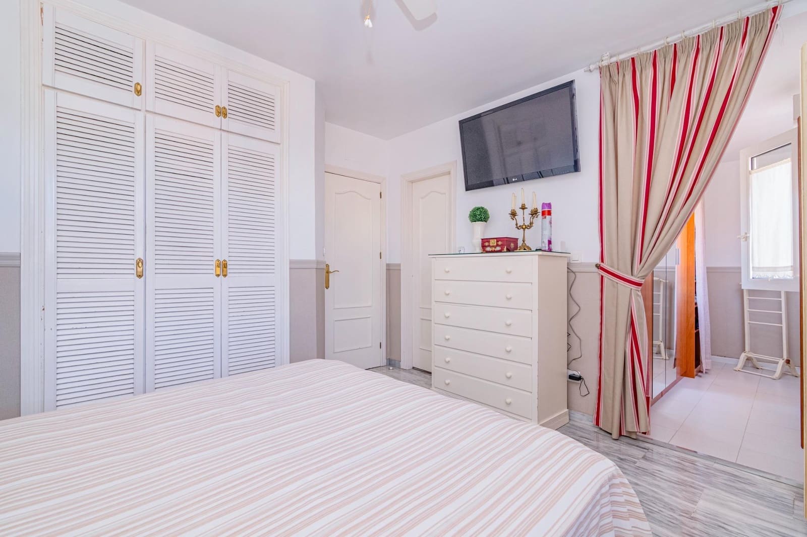 5 bedroom Semi-detached Villa for sale in Jun with pool garage - € 279,900 (Ref: 9814496)