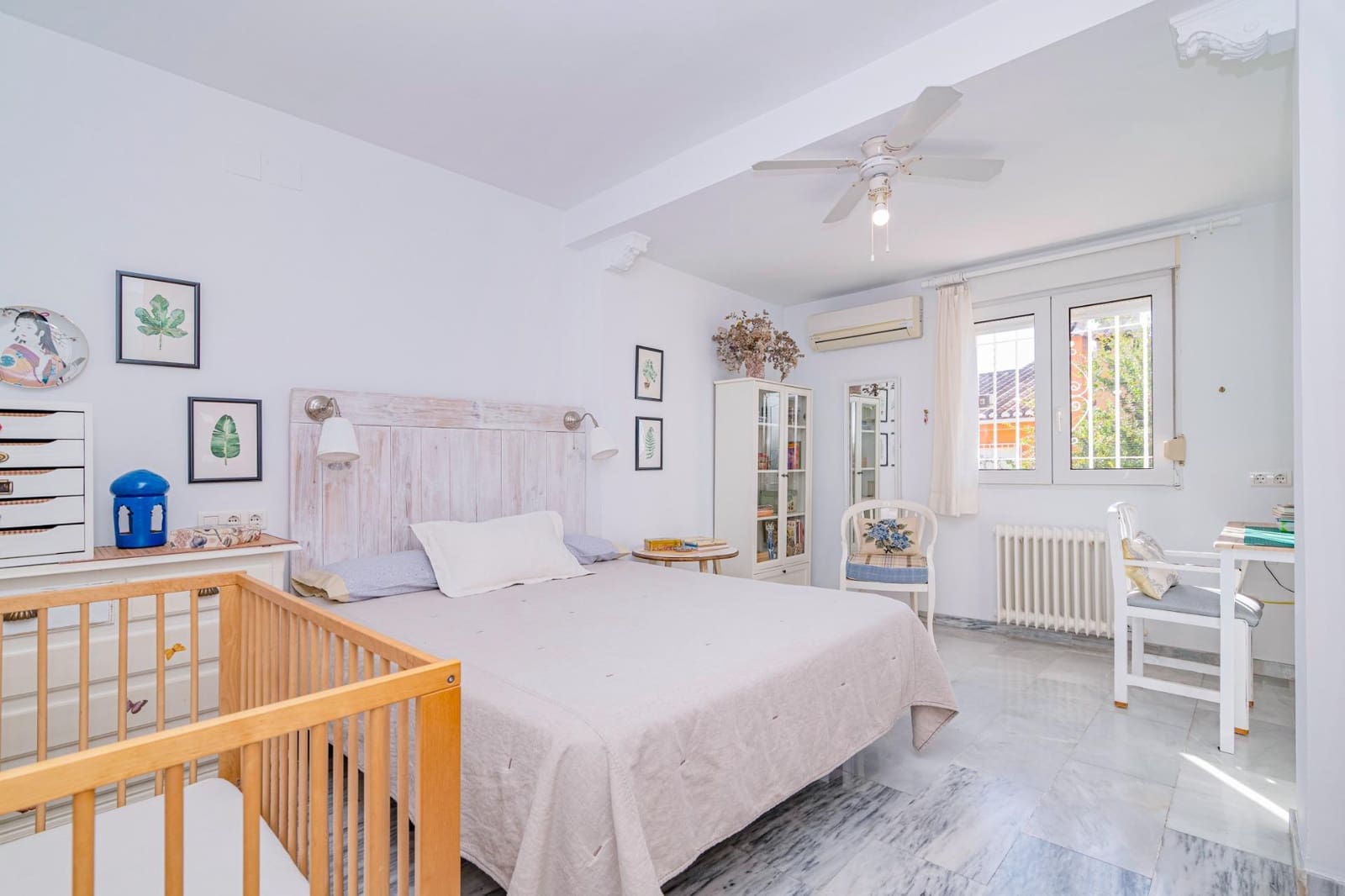 5 bedroom Semi-detached Villa for sale in Jun with pool garage - € 279,900 (Ref: 9814496)