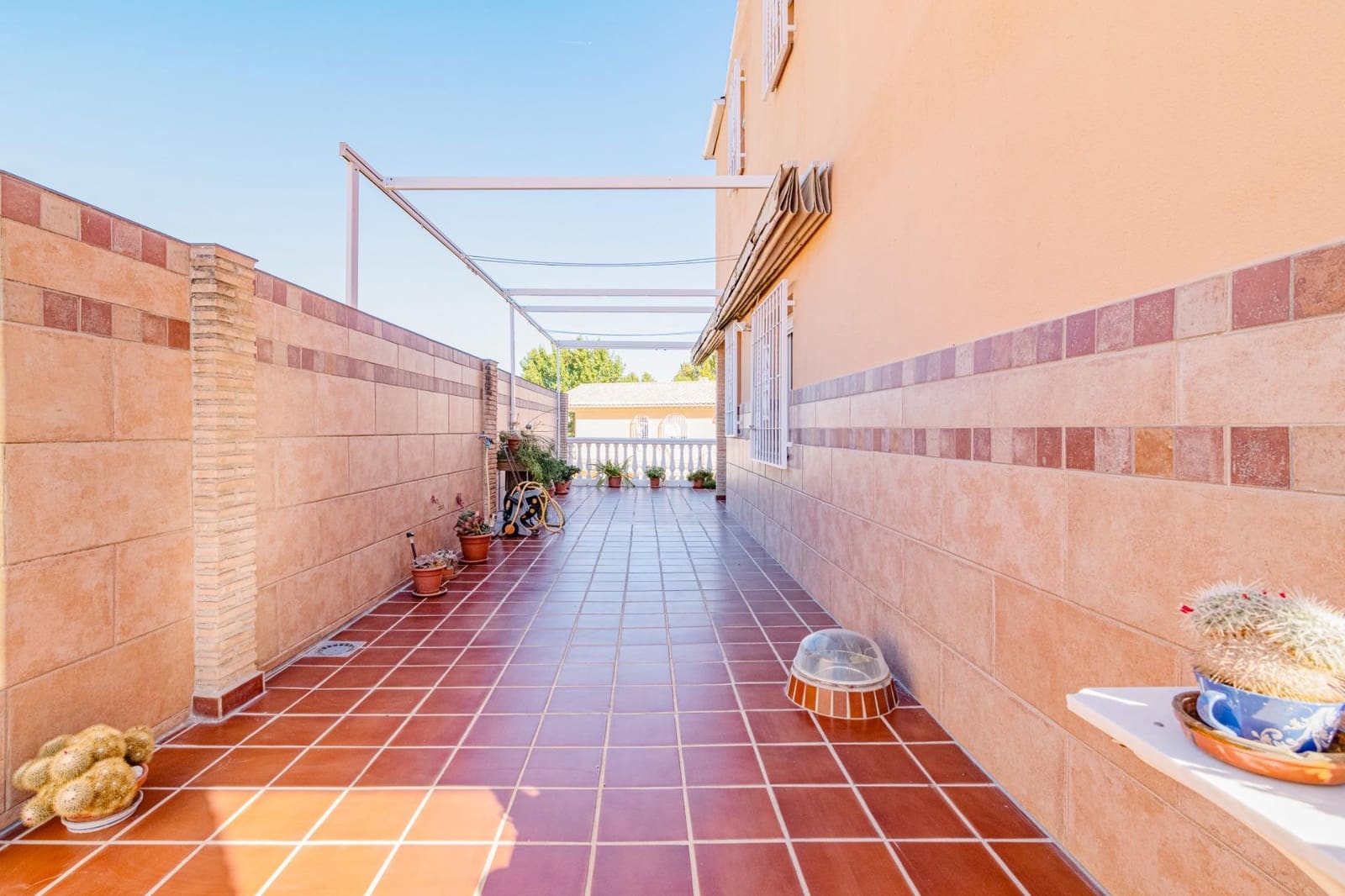 5 bedroom Semi-detached Villa for sale in Jun with pool garage - € 279,900 (Ref: 9814496)