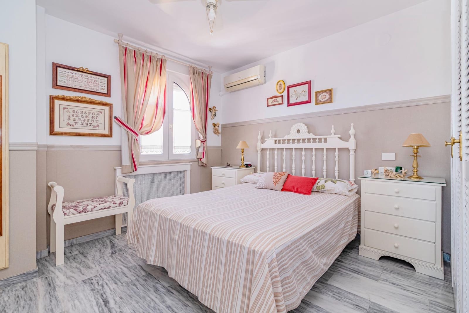 5 bedroom Semi-detached Villa for sale in Jun with pool garage - € 279,900 (Ref: 9814496)