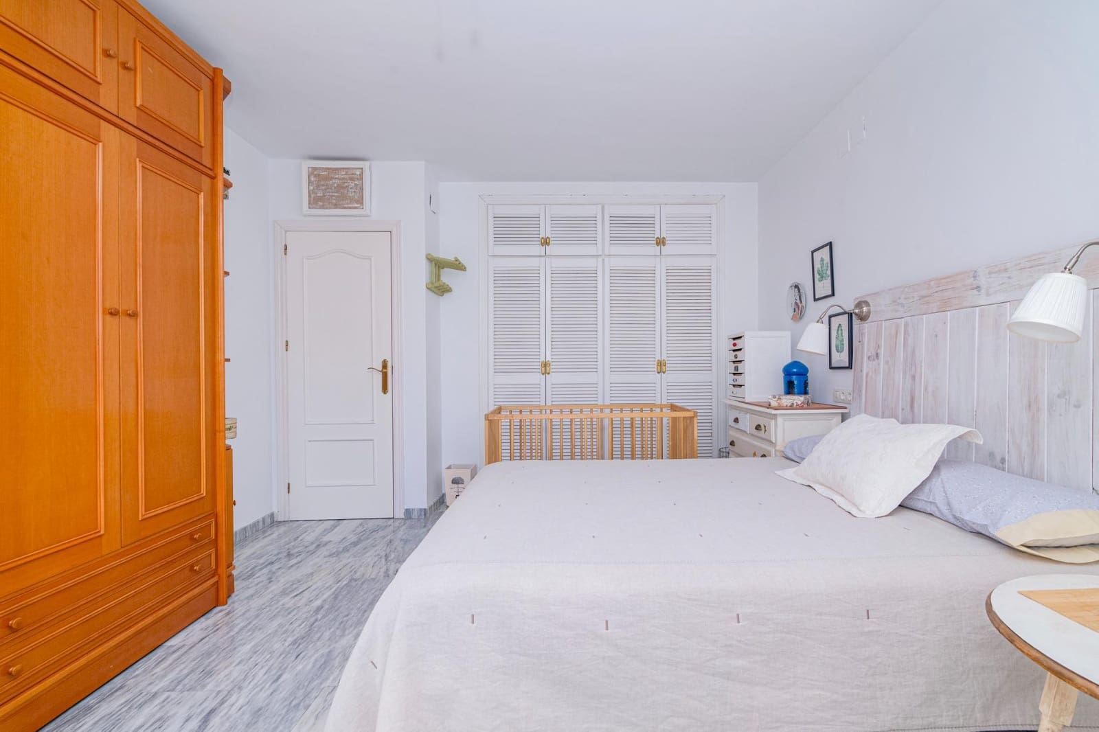 5 bedroom Semi-detached Villa for sale in Jun with pool garage - € 279,900 (Ref: 9814496)