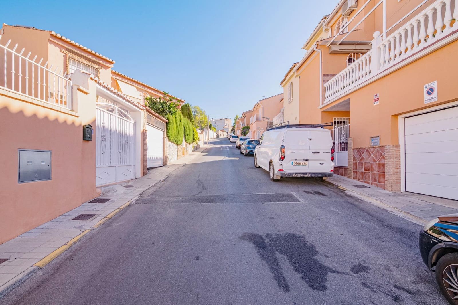 5 bedroom Semi-detached Villa for sale in Jun with pool garage - € 279,900 (Ref: 9814496)