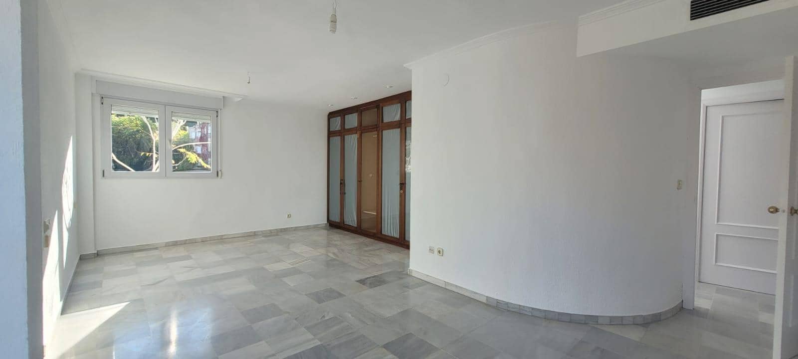 Chalet de 5 habitaciones en Granada ciudad en venta - 630.000 € (Ref: 9814497)