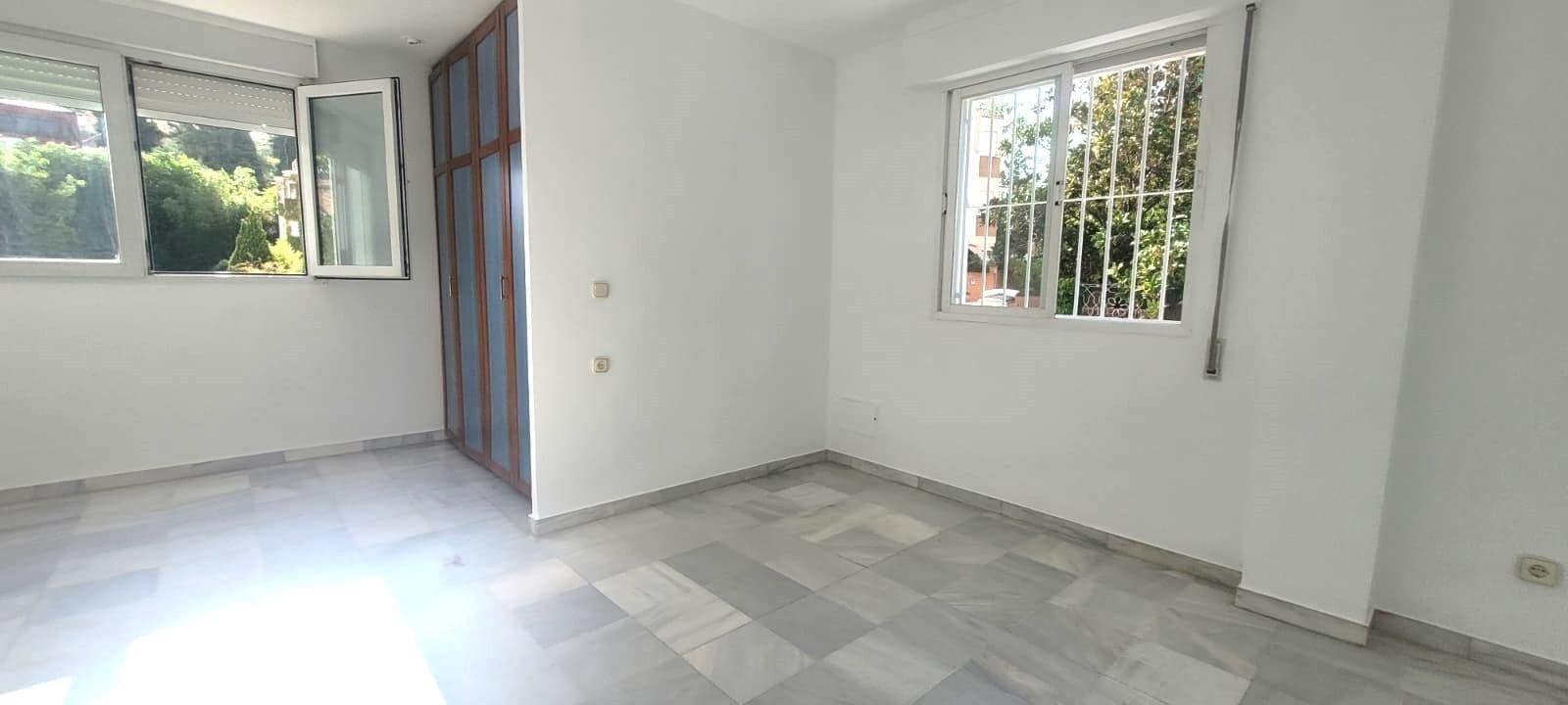 Chalet de 5 habitaciones en Granada ciudad en venta - 630.000 € (Ref: 9814497)