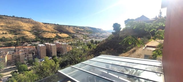 Chalet de 5 habitaciones en Granada ciudad en venta - 630.000 € (Ref: 9814497)
