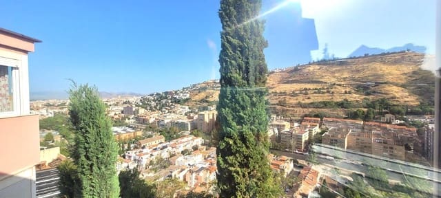 Chalet de 5 habitaciones en Granada ciudad en venta - 630.000 € (Ref: 9814497)