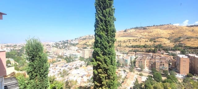 Chalet de 5 habitaciones en Granada ciudad en venta - 630.000 € (Ref: 9814497)
