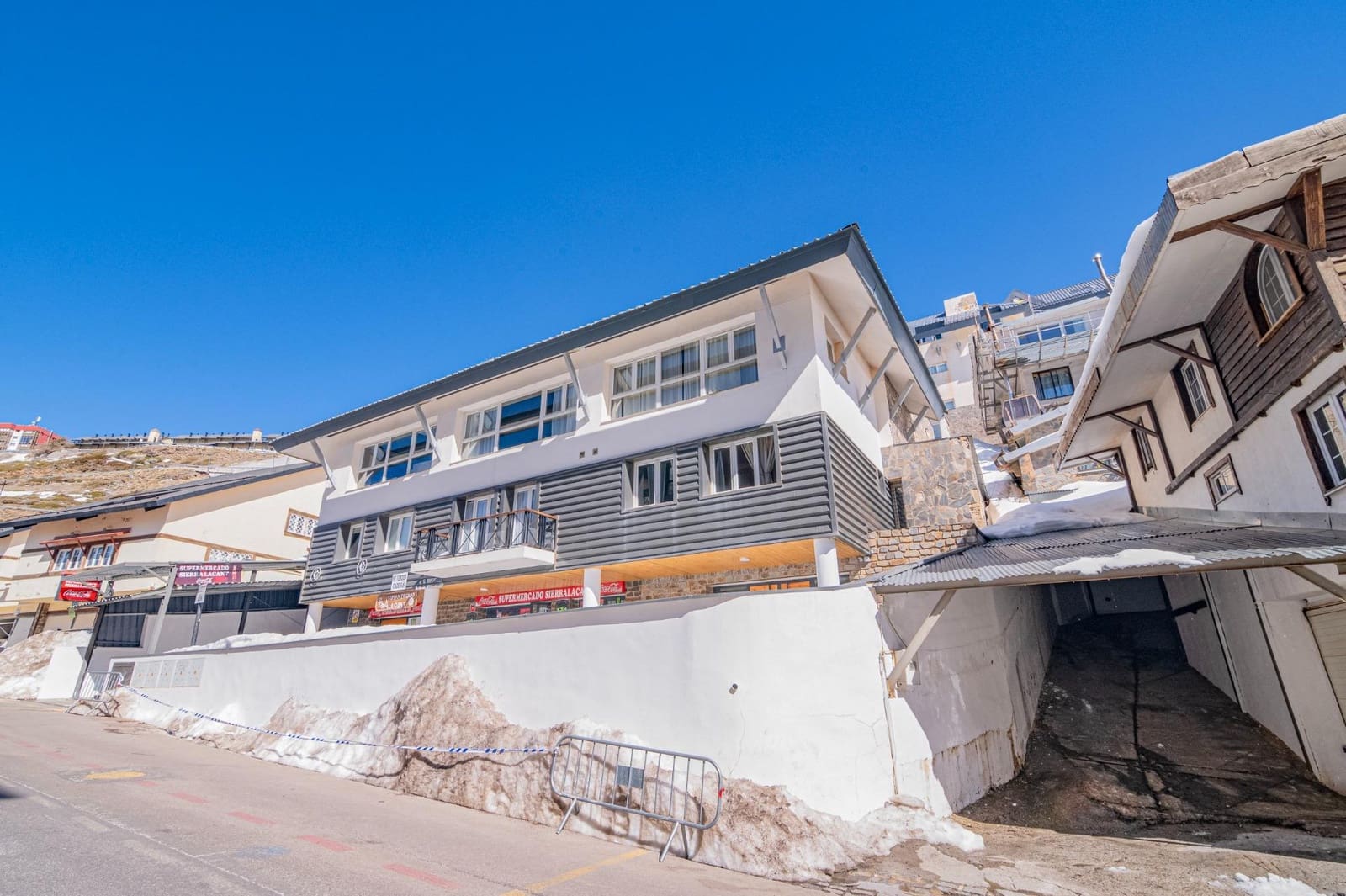 2 soveværelse Lejlighed til salg i Sierra Nevada med swimmingpool garage - € 168.000 (Ref: 9814499)