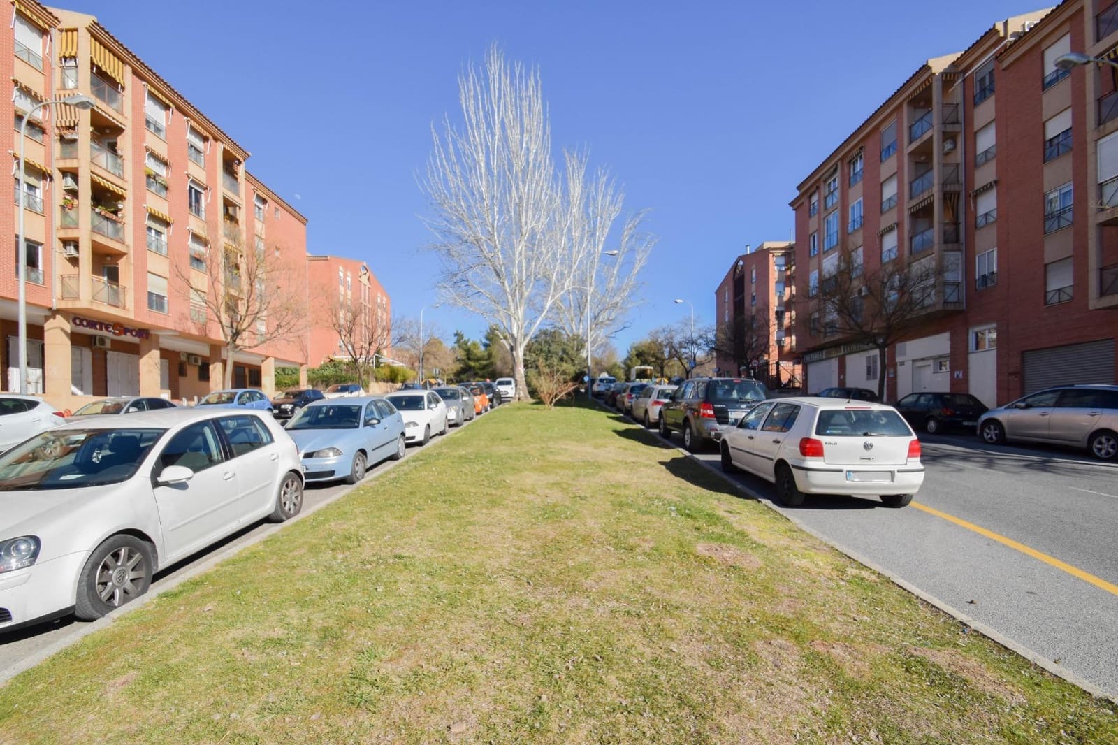 Garage for sale in Granada city - € 6,000 (Ref: 9814500)