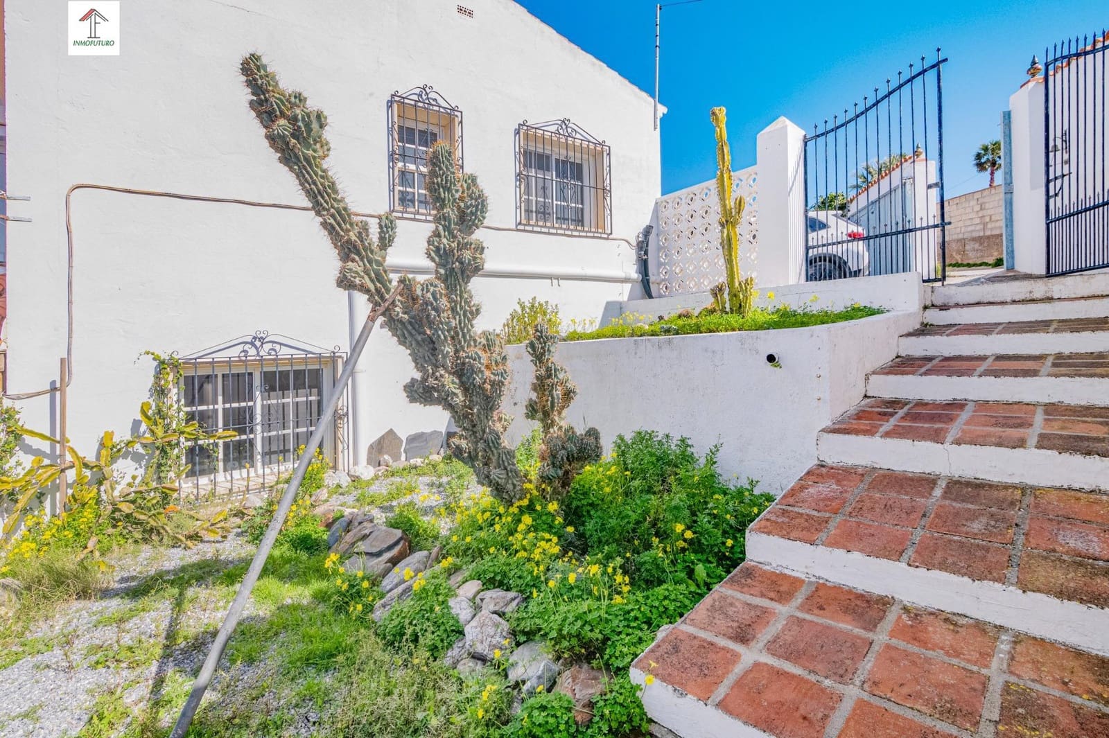 4 bedroom Villa for sale in Motril with pool garage - € 485,000 (Ref: 9814501)