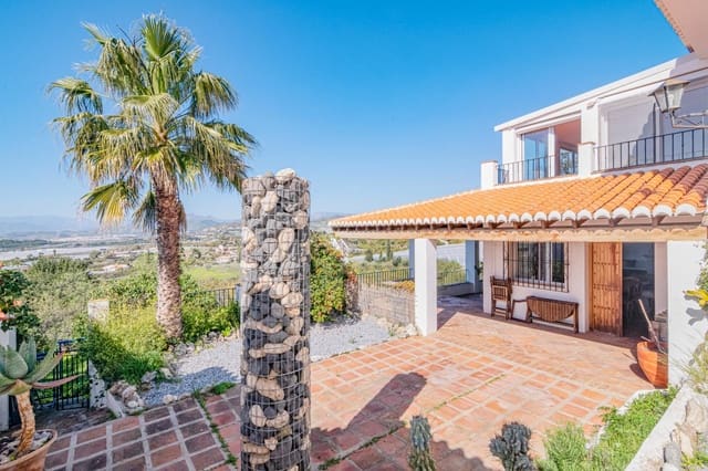 4 soveværelse Villa til salg i Motril med swimmingpool garage - € 485.000 (Ref: 9814504)