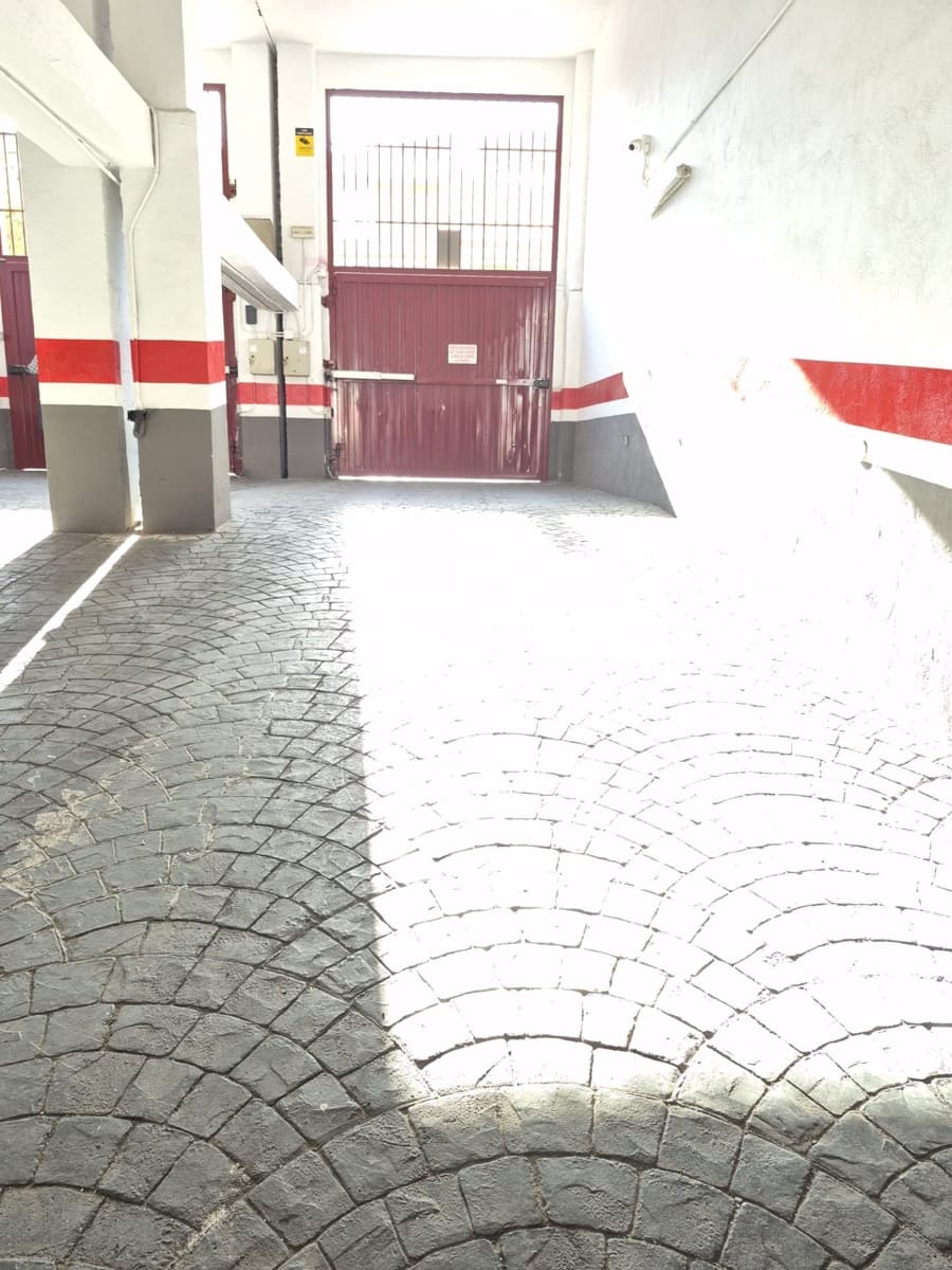 Apartamento de 4 habitaciones en Granada ciudad en venta con garaje - 218.000 € (Ref: 9814507)