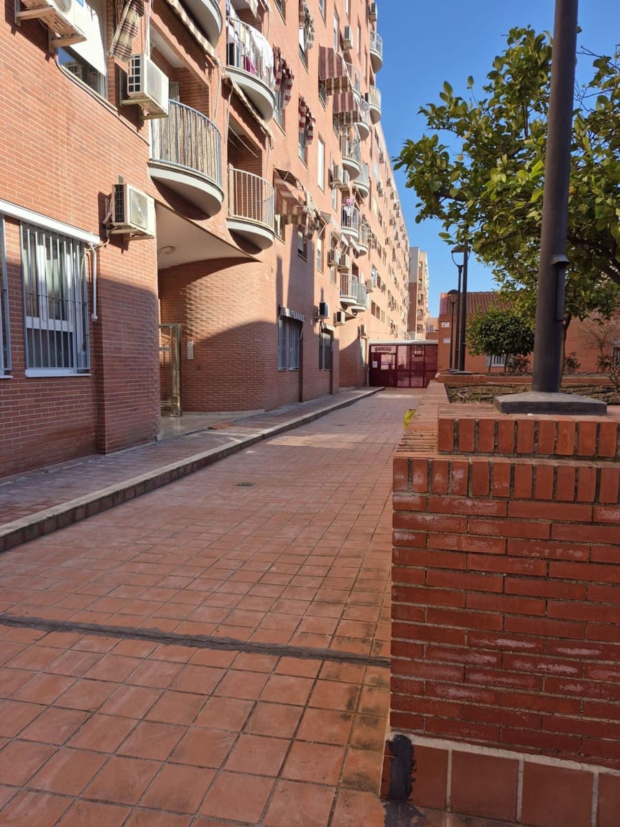 Apartamento de 4 habitaciones en Granada ciudad en venta con garaje - 218.000 € (Ref: 9814507)