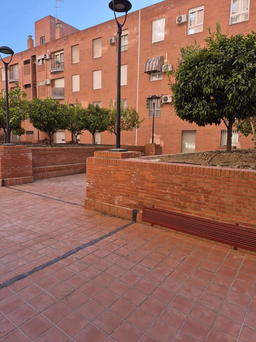 Apartamento de 4 habitaciones en Granada ciudad en venta con garaje - 218.000 € (Ref: 9814507)