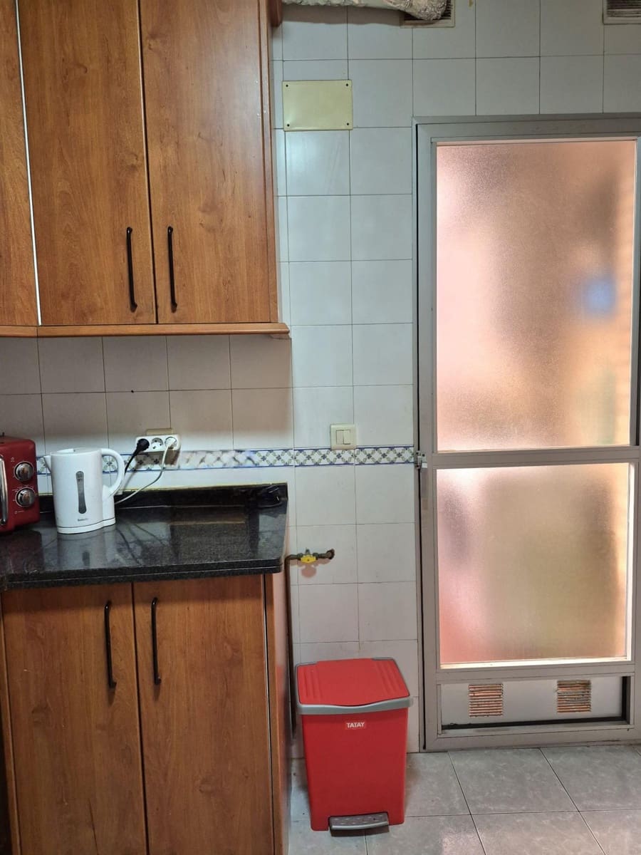 Apartamento de 4 habitaciones en Granada ciudad en venta con garaje - 218.000 € (Ref: 9814507)