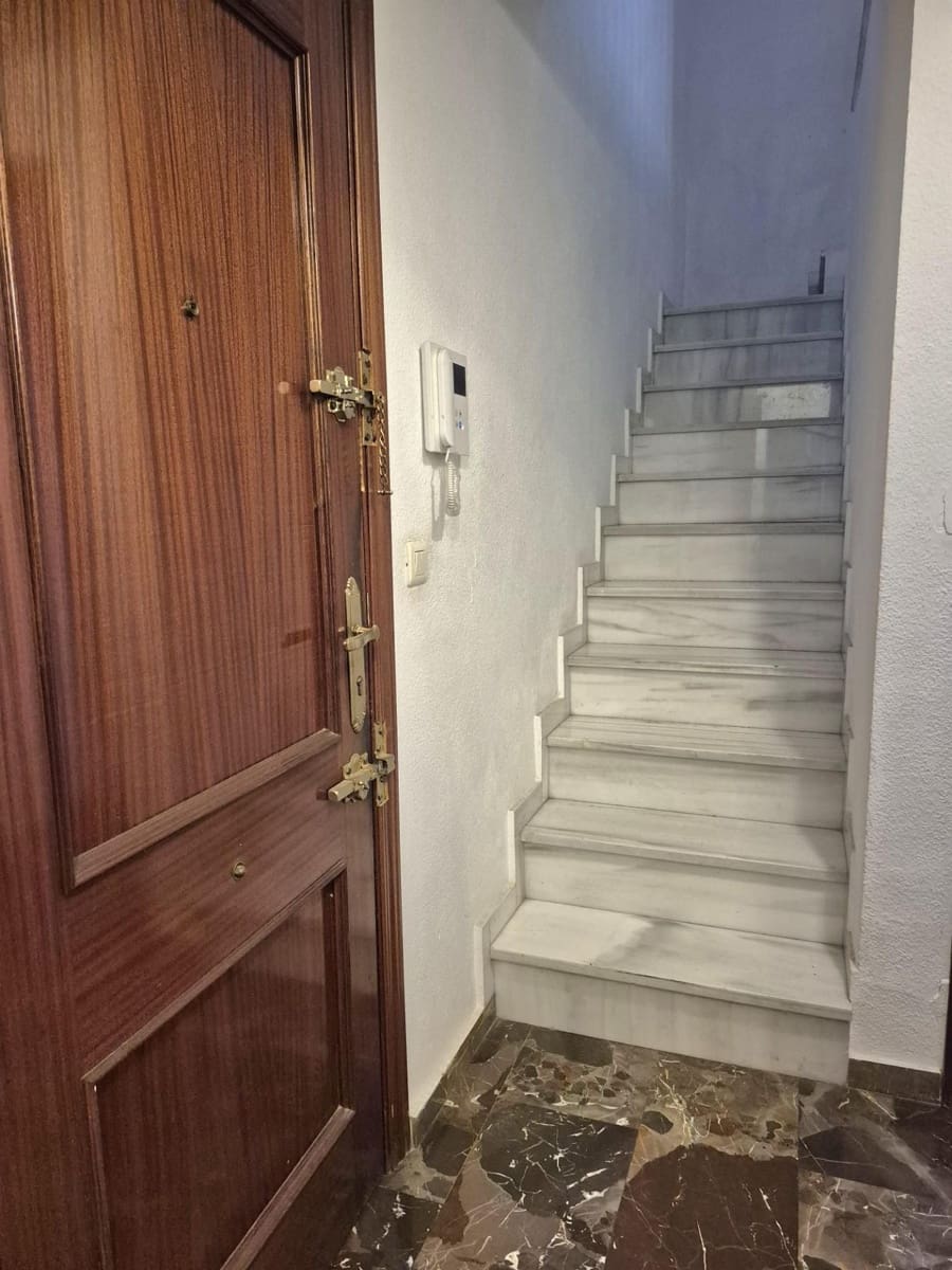 Apartamento de 4 habitaciones en Granada ciudad en venta con garaje - 218.000 € (Ref: 9814507)