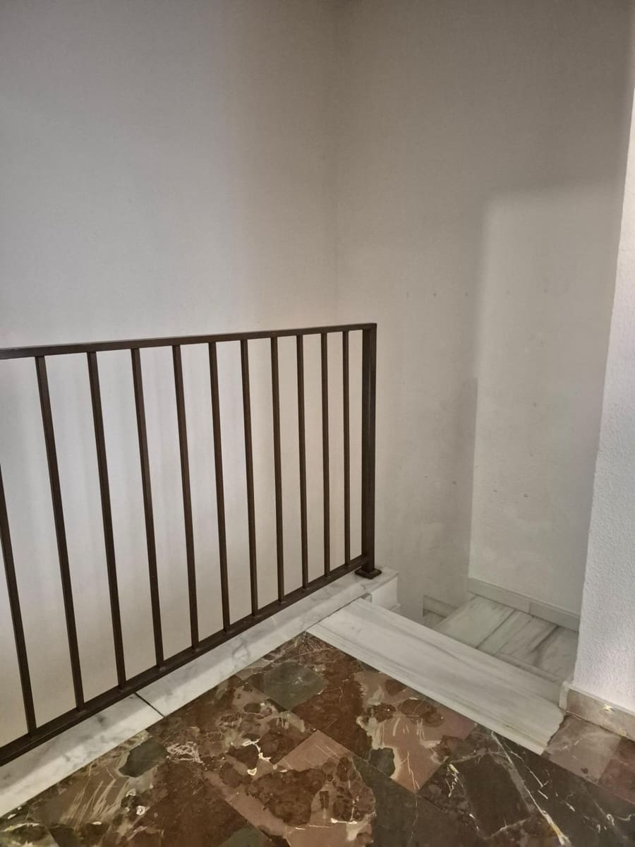 Apartamento de 4 habitaciones en Granada ciudad en venta con garaje - 218.000 € (Ref: 9814507)