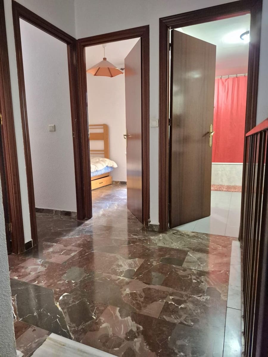 Apartamento de 4 habitaciones en Granada ciudad en venta con garaje - 218.000 € (Ref: 9814507)