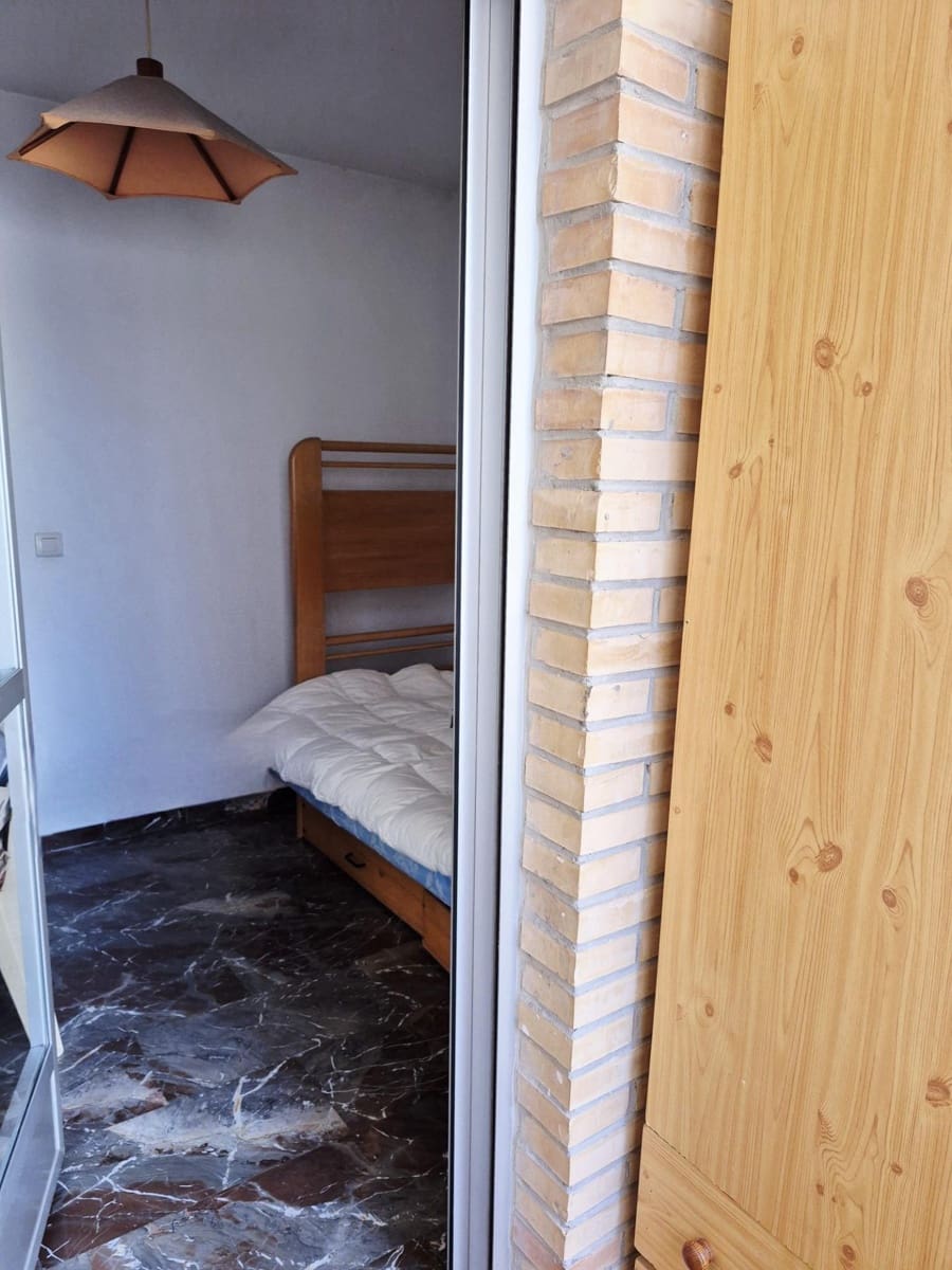 Apartamento de 4 habitaciones en Granada ciudad en venta con garaje - 218.000 € (Ref: 9814507)