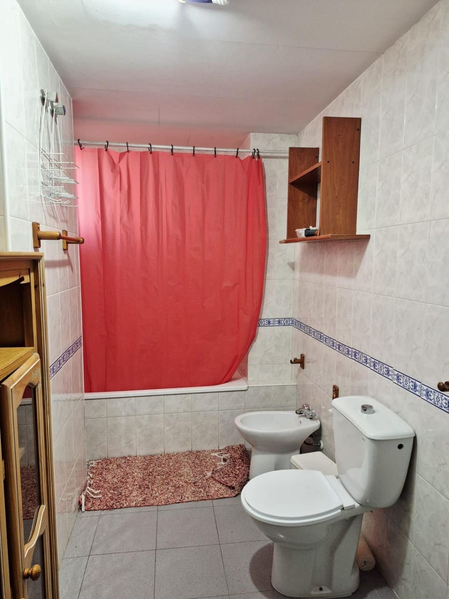 Apartamento de 4 habitaciones en Granada ciudad en venta con garaje - 218.000 € (Ref: 9814507)