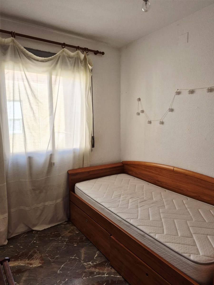 Apartamento de 4 habitaciones en Granada ciudad en venta con garaje - 218.000 € (Ref: 9814507)