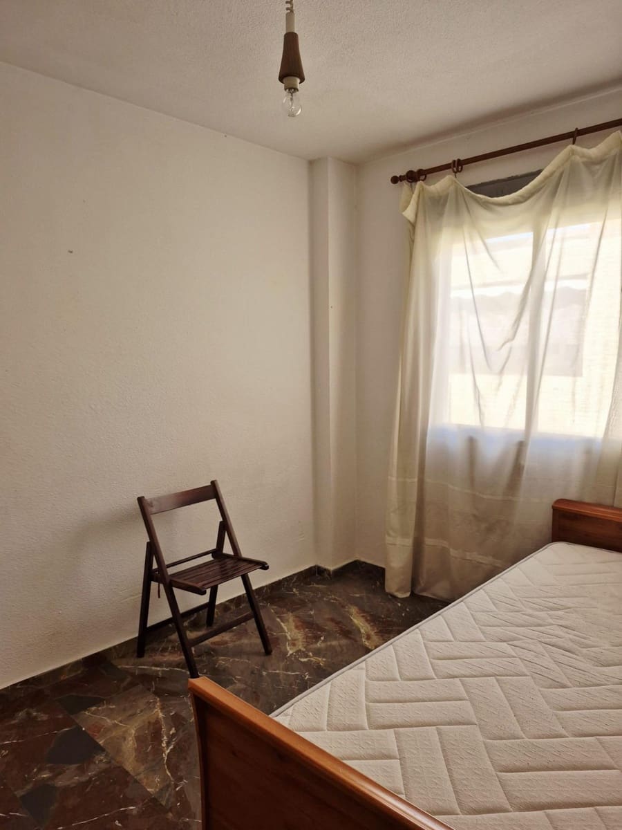 Apartamento de 4 habitaciones en Granada ciudad en venta con garaje - 218.000 € (Ref: 9814507)