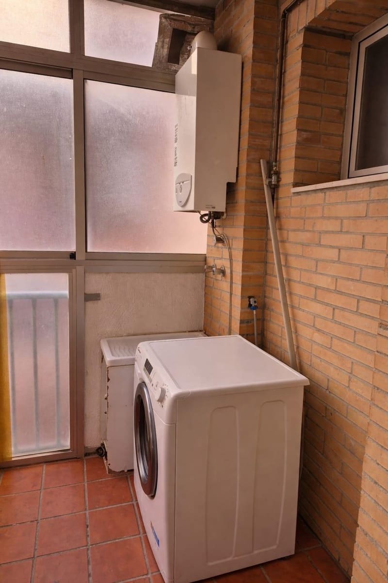 Apartamento de 4 habitaciones en Granada ciudad en venta con garaje - 218.000 € (Ref: 9814507)