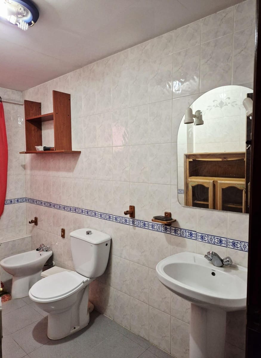 Apartamento de 4 habitaciones en Granada ciudad en venta con garaje - 218.000 € (Ref: 9814507)