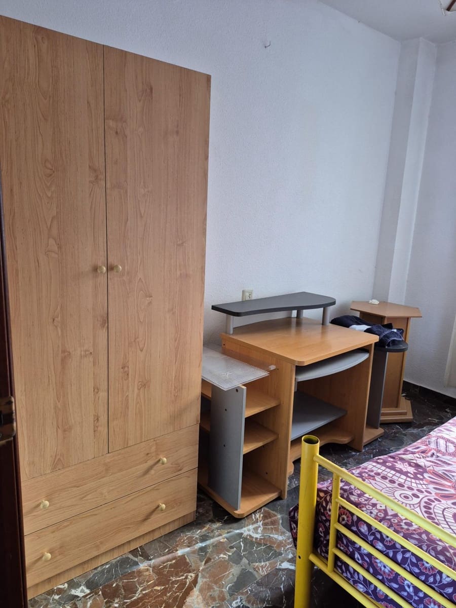 Apartamento de 4 habitaciones en Granada ciudad en venta con garaje - 218.000 € (Ref: 9814507)