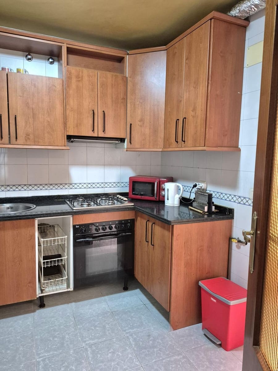 Apartamento de 4 habitaciones en Granada ciudad en venta con garaje - 218.000 € (Ref: 9814507)