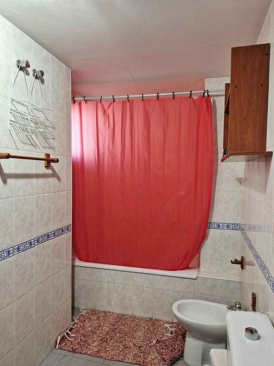 Apartamento de 4 habitaciones en Granada ciudad en venta con garaje - 218.000 € (Ref: 9814507)