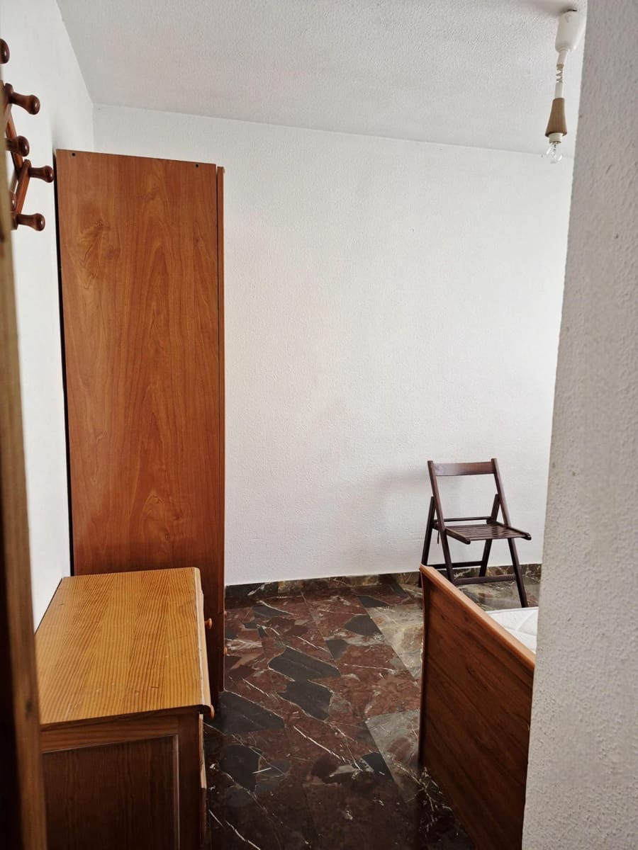 Apartamento de 4 habitaciones en Granada ciudad en venta con garaje - 218.000 € (Ref: 9814507)