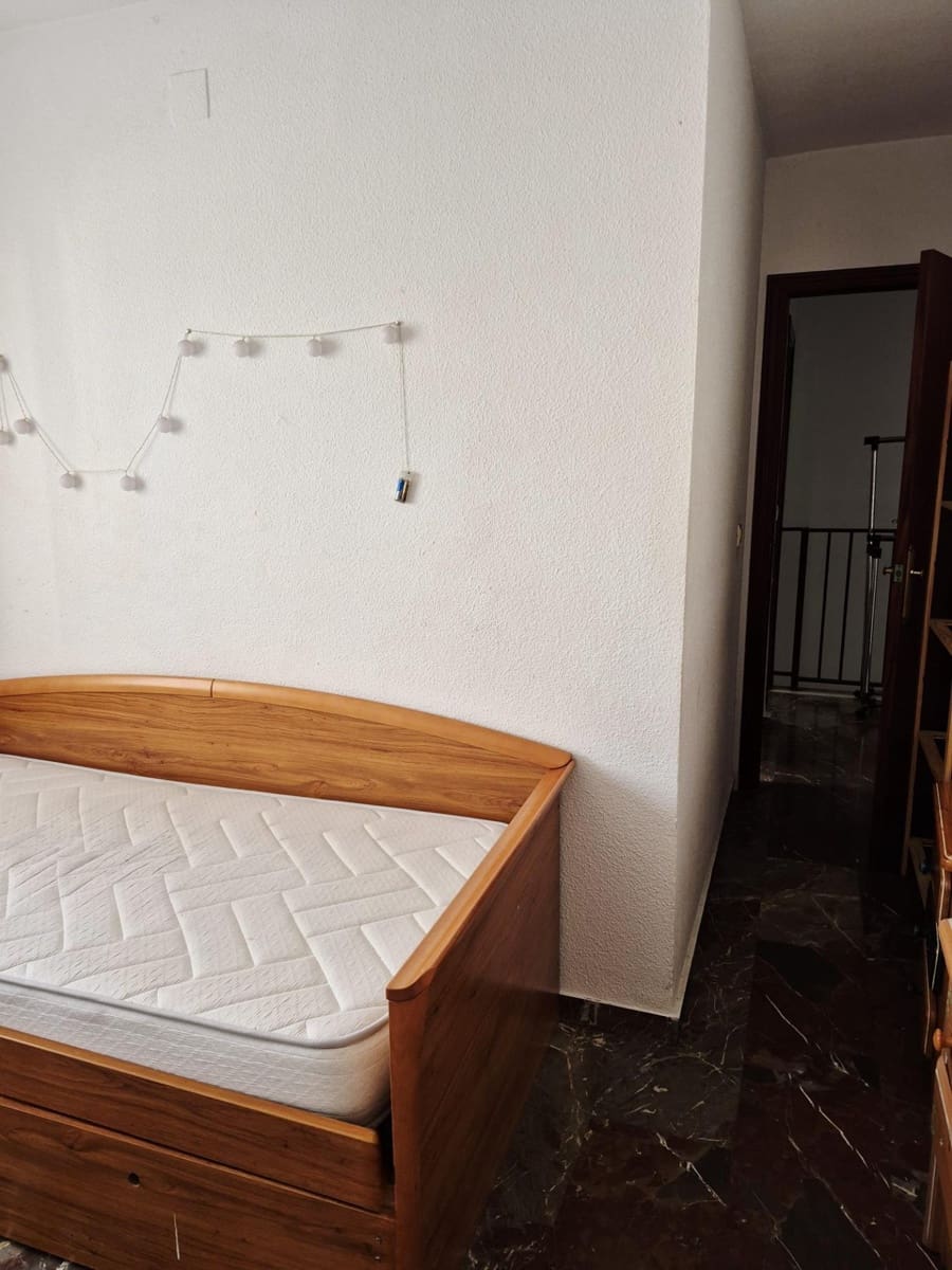 Apartamento de 4 habitaciones en Granada ciudad en venta con garaje - 218.000 € (Ref: 9814507)