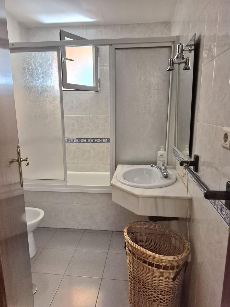 Apartamento de 4 habitaciones en Granada ciudad en venta con garaje - 218.000 € (Ref: 9814507)