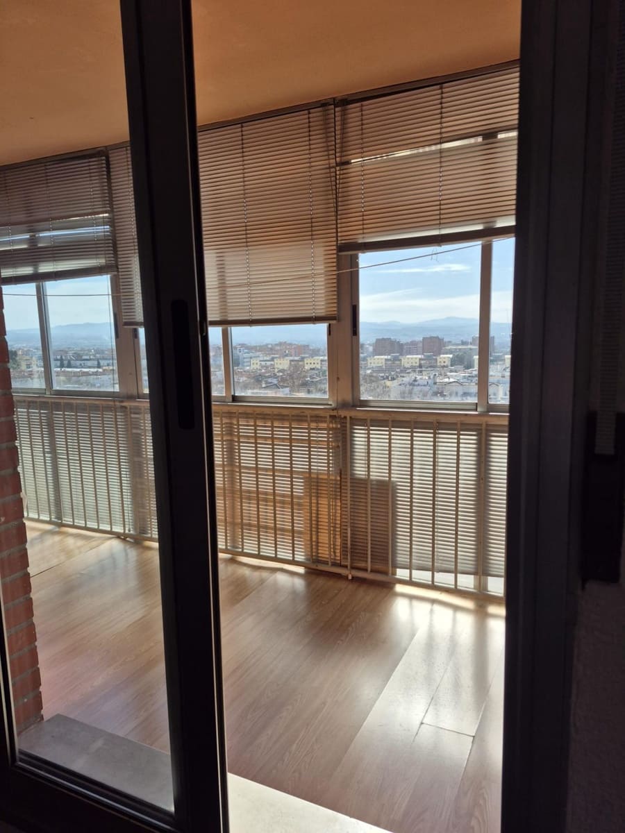 Apartamento de 4 habitaciones en Granada ciudad en venta con garaje - 218.000 € (Ref: 9814507)