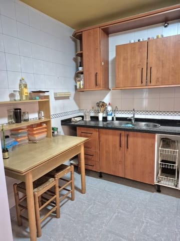 4 soveværelse Lejlighed til salg i Granada by med garage - € 218.000 (Ref: 9814507)
