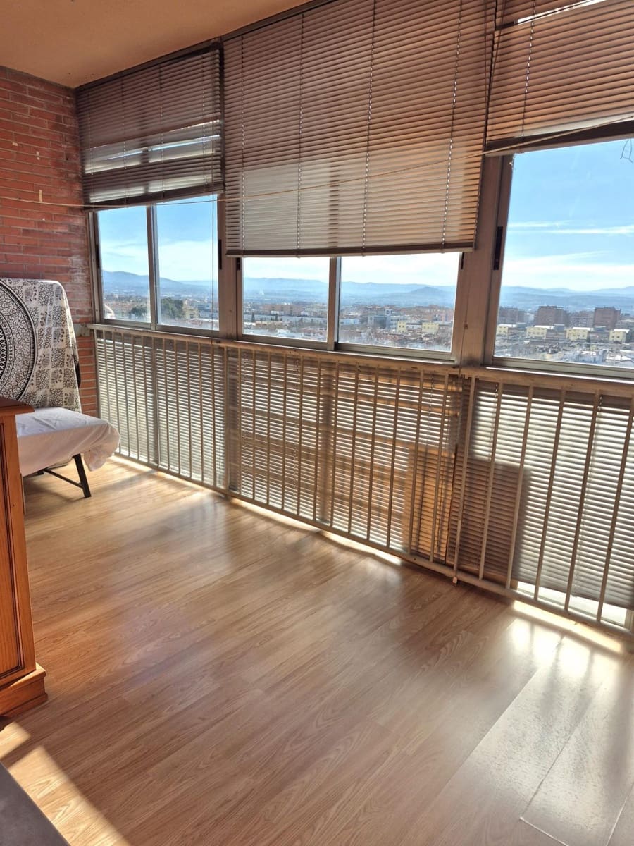 Apartamento de 4 habitaciones en Granada ciudad en venta con garaje - 218.000 € (Ref: 9814507)