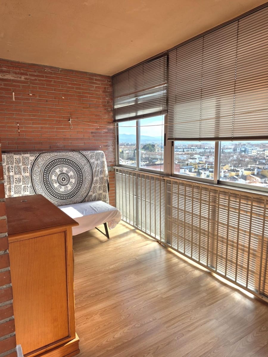 Apartamento de 4 habitaciones en Granada ciudad en venta con garaje - 218.000 € (Ref: 9814507)