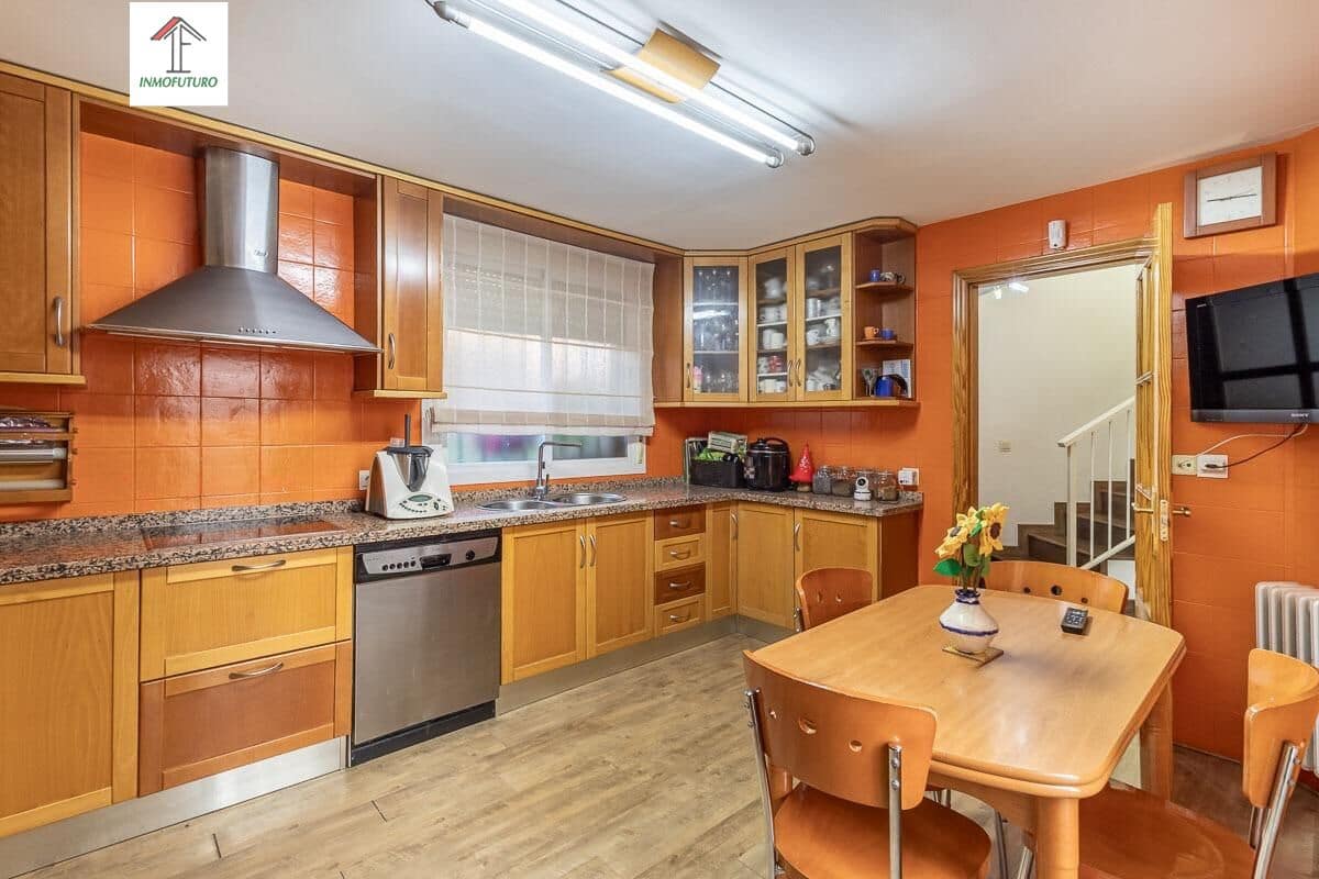 5 Zimmer Reihenhaus zu verkaufen in Ogijares mit Garage - 339.000 € (Ref: 9814509)