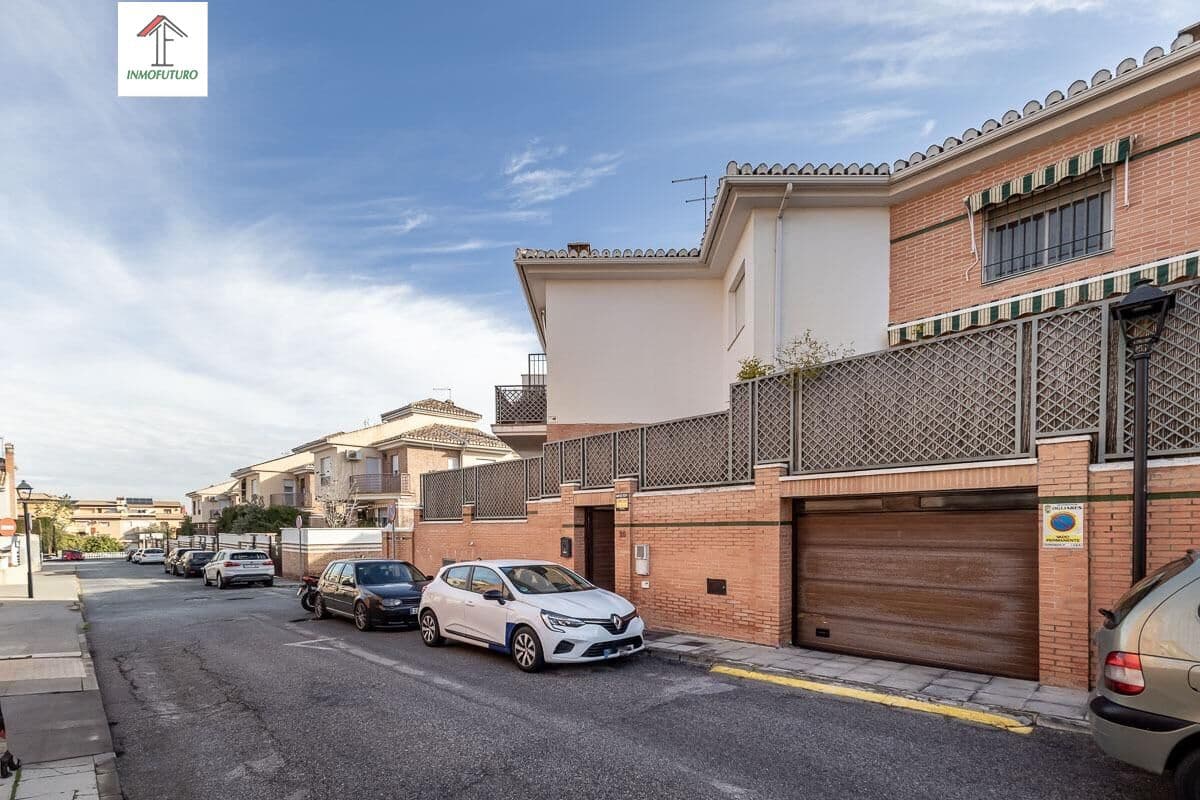 5 Zimmer Reihenhaus zu verkaufen in Ogijares mit Garage - 339.000 € (Ref: 9814509)