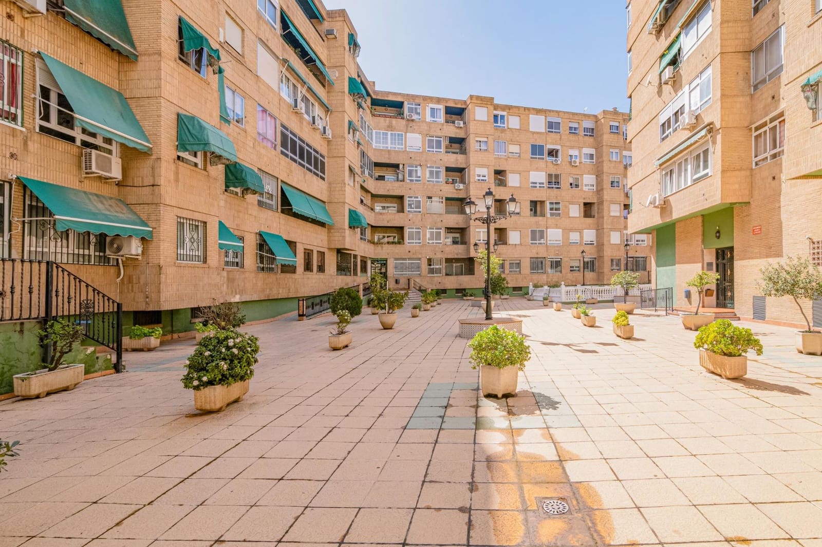 3 soveværelse Lejlighed til salg i Granada by med garage - € 265.000 (Ref: 9814510)