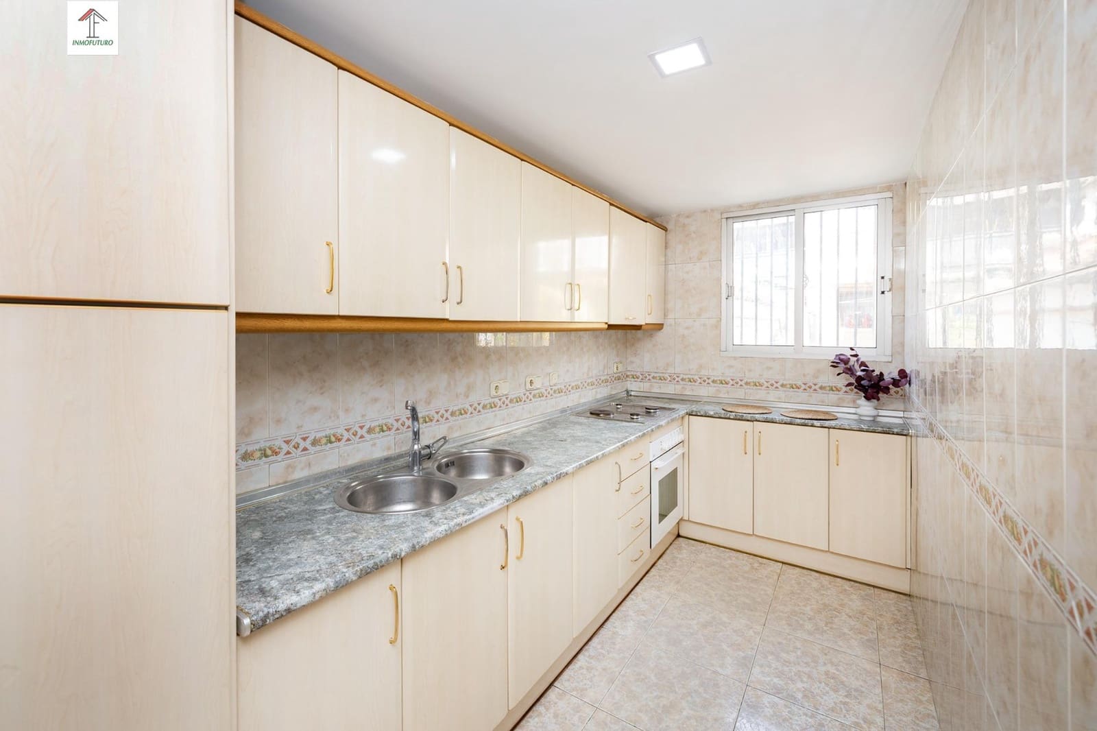 4 bedroom Apartment for sale in Cenes de la Vega - € 135,000 (Ref: 9814512)