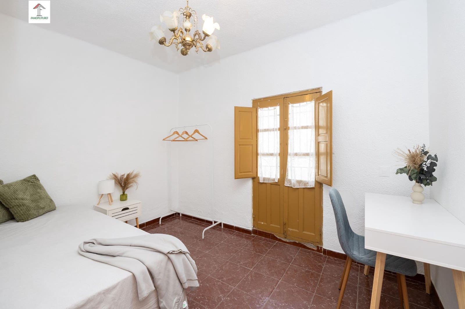 4 bedroom Apartment for sale in Cenes de la Vega - € 135,000 (Ref: 9814512)