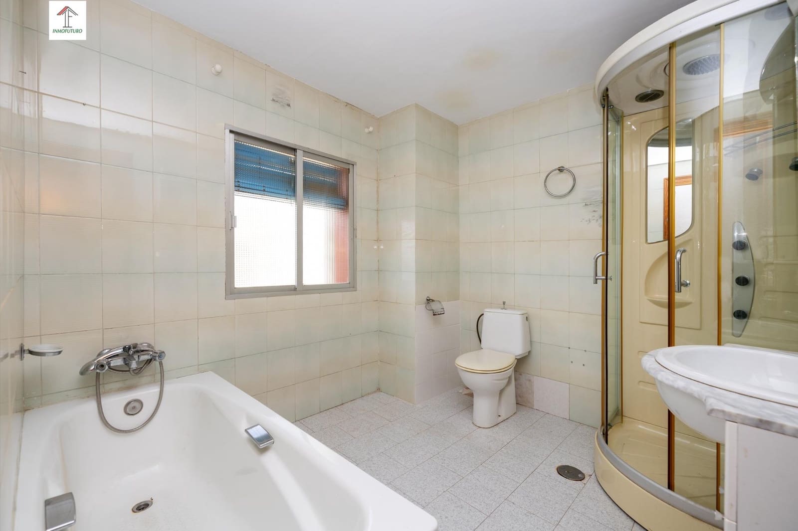 4 bedroom Apartment for sale in Cenes de la Vega - € 135,000 (Ref: 9814512)