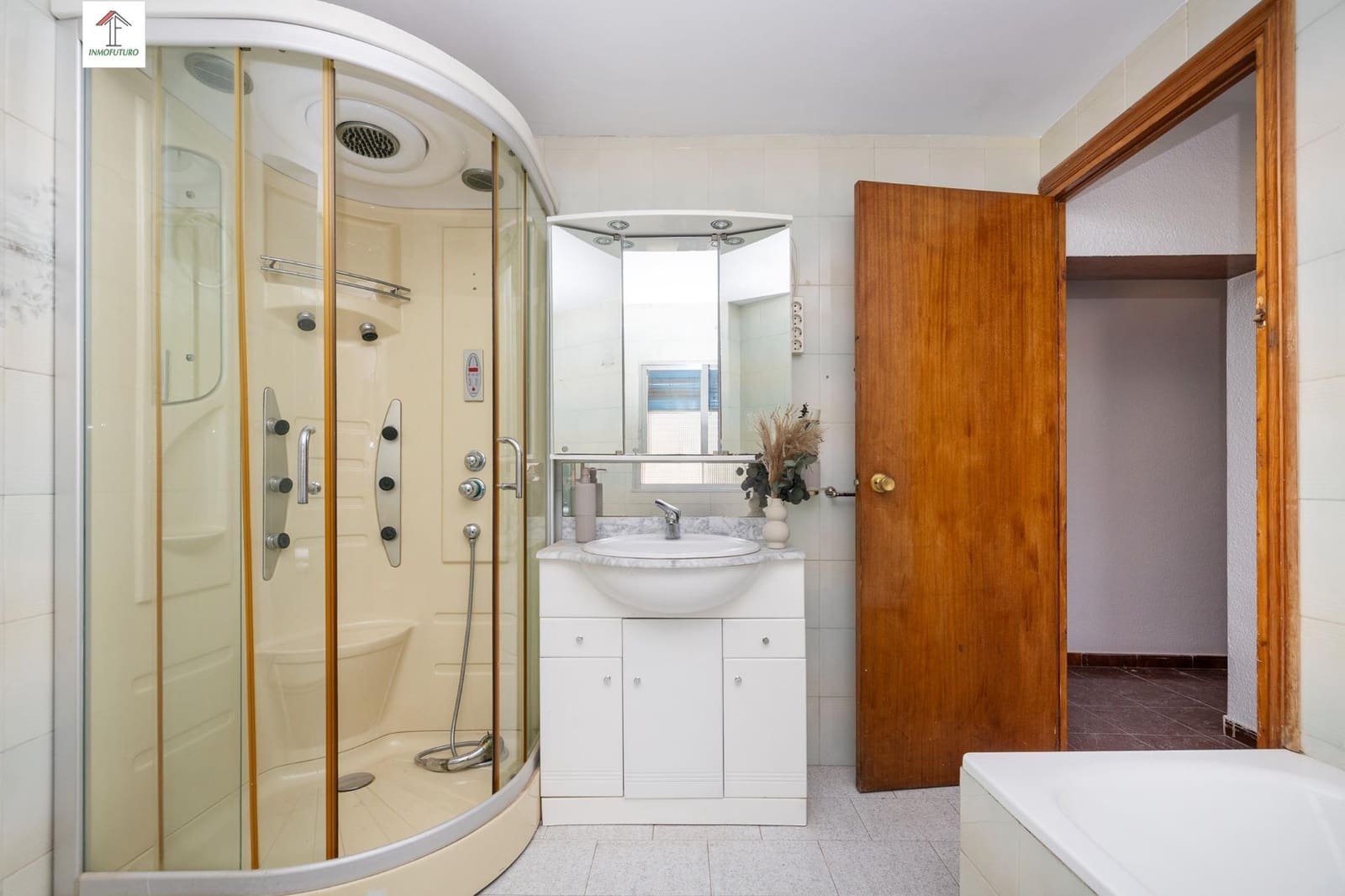 4 bedroom Apartment for sale in Cenes de la Vega - € 135,000 (Ref: 9814512)
