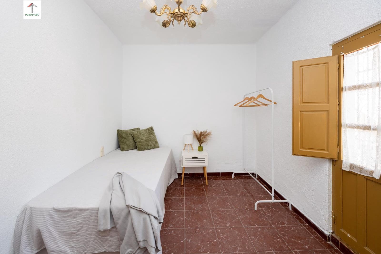 4 bedroom Apartment for sale in Cenes de la Vega - € 135,000 (Ref: 9814512)