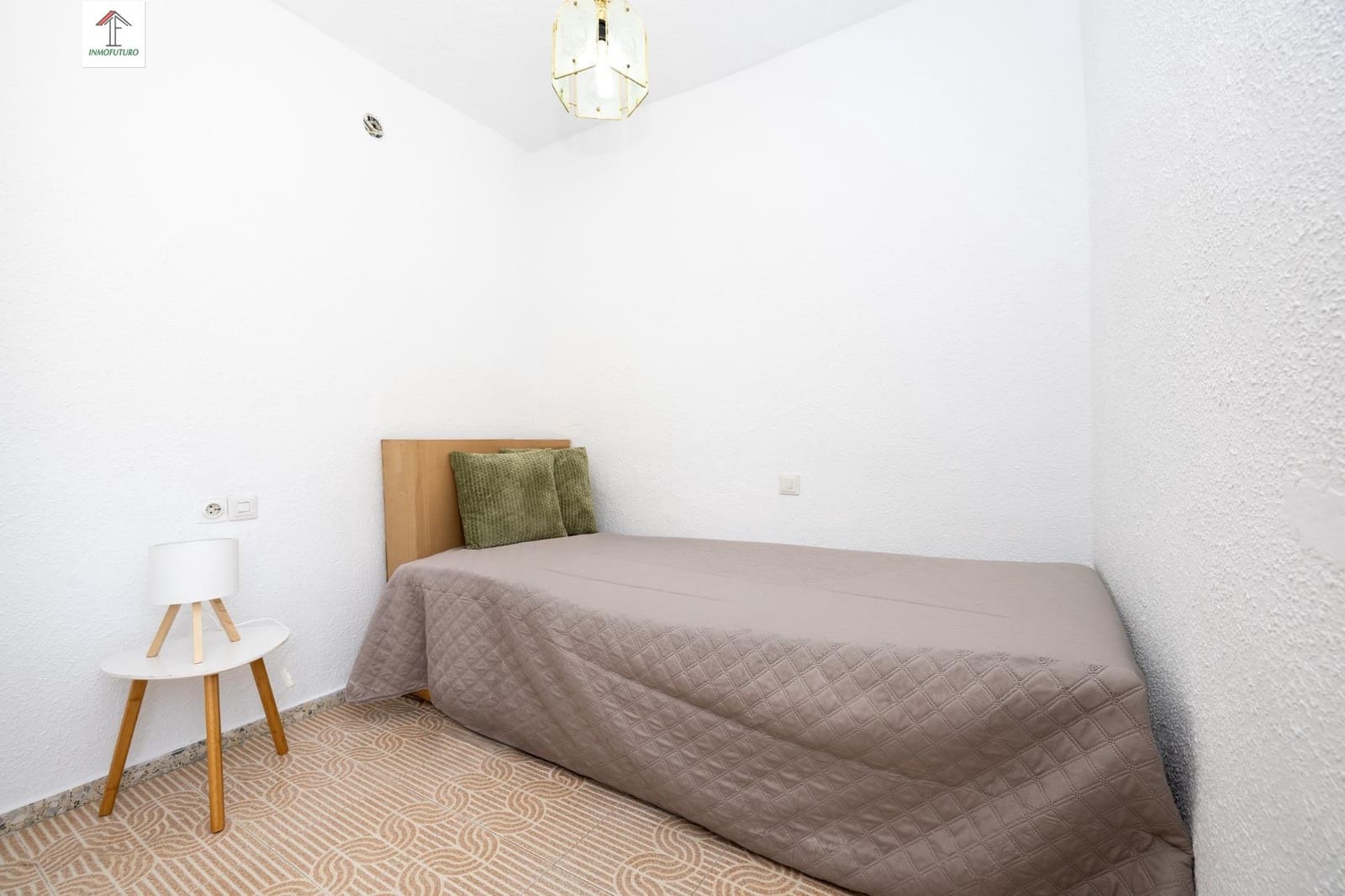 4 bedroom Apartment for sale in Cenes de la Vega - € 135,000 (Ref: 9814512)