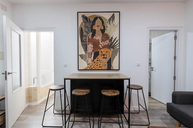 2 soveværelse Lejlighed til salg i Centro, Granada by - € 232.000 (Ref: 9814513)