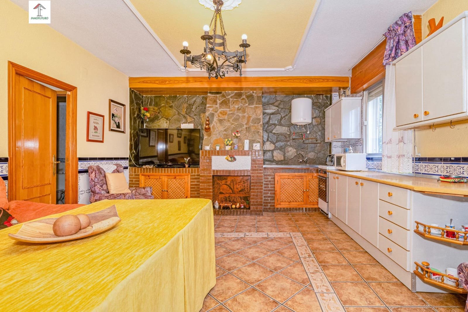 4 bedroom Villa for sale in Peligros with pool - € 395,000 (Ref: 9814514)